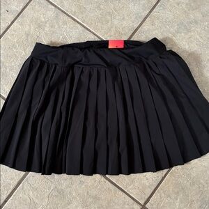 DSG mid-rise black pleated skirt